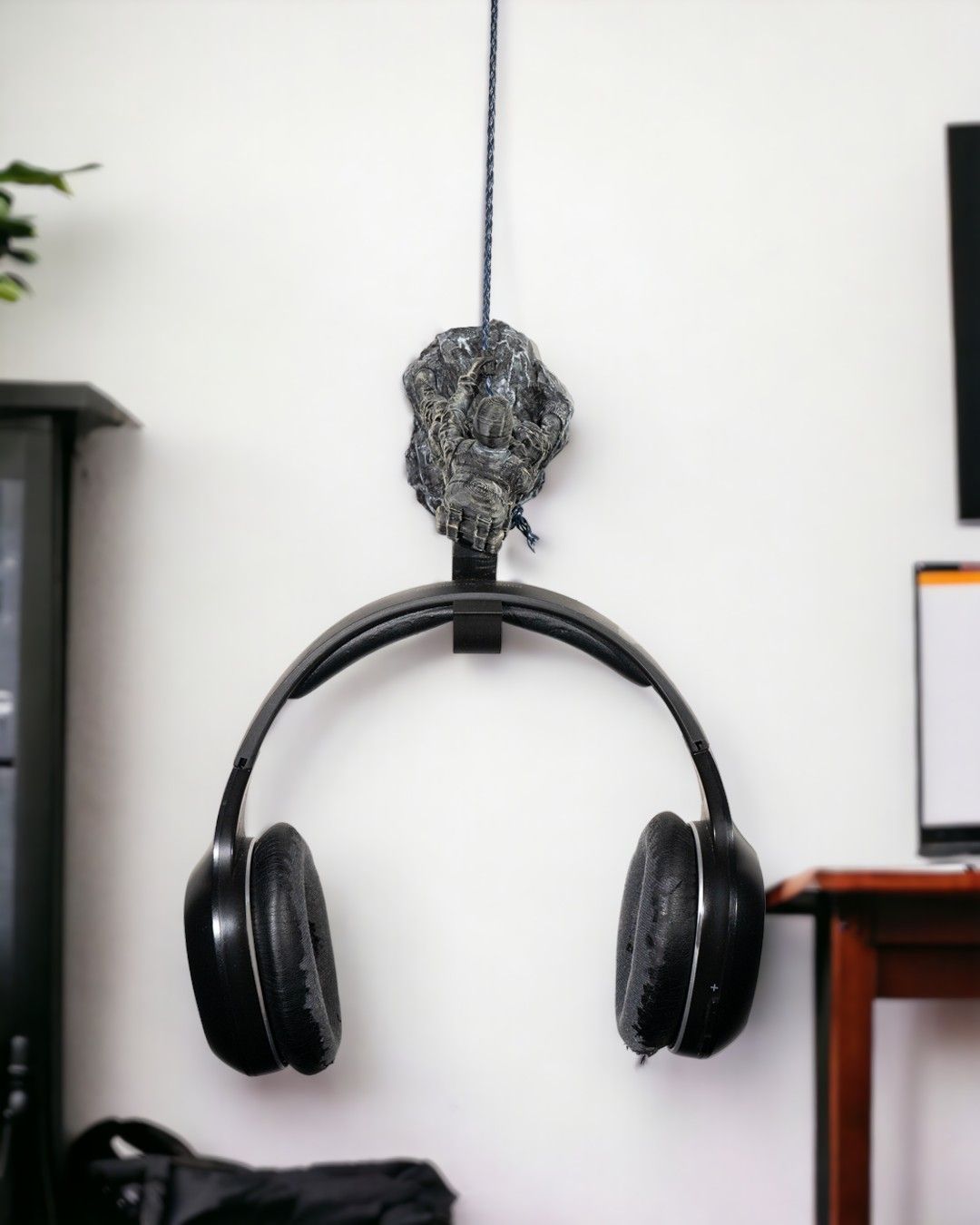 Abseiling Soldier Gaming Controller & Headset Holder