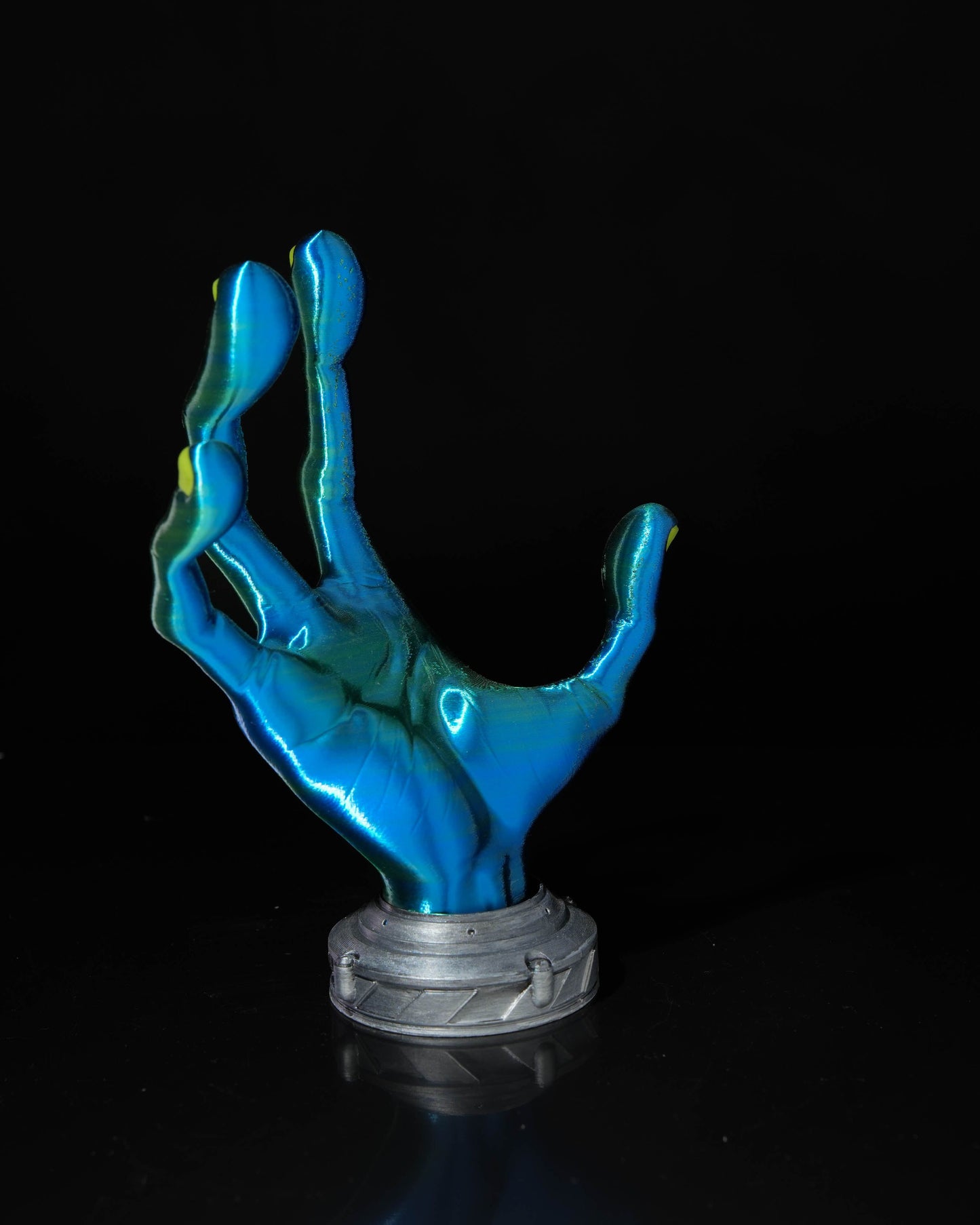 4-Finger Alien Hand Gaming Controller Holder Stand