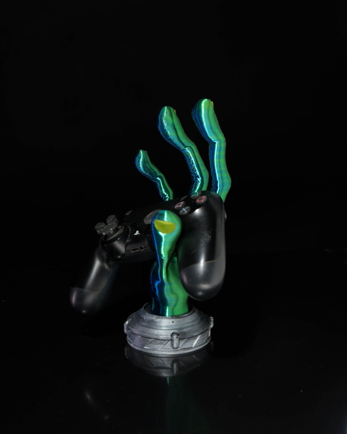 4-Finger Alien Hand Gaming Controller Holder Stand