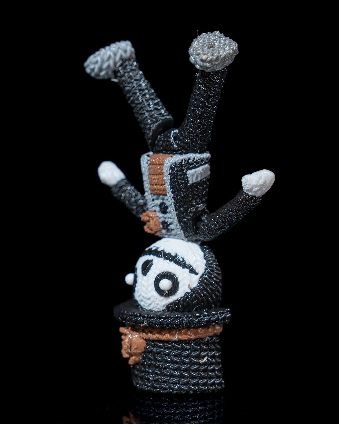 Knitted Love Skeleton Couple Figurines