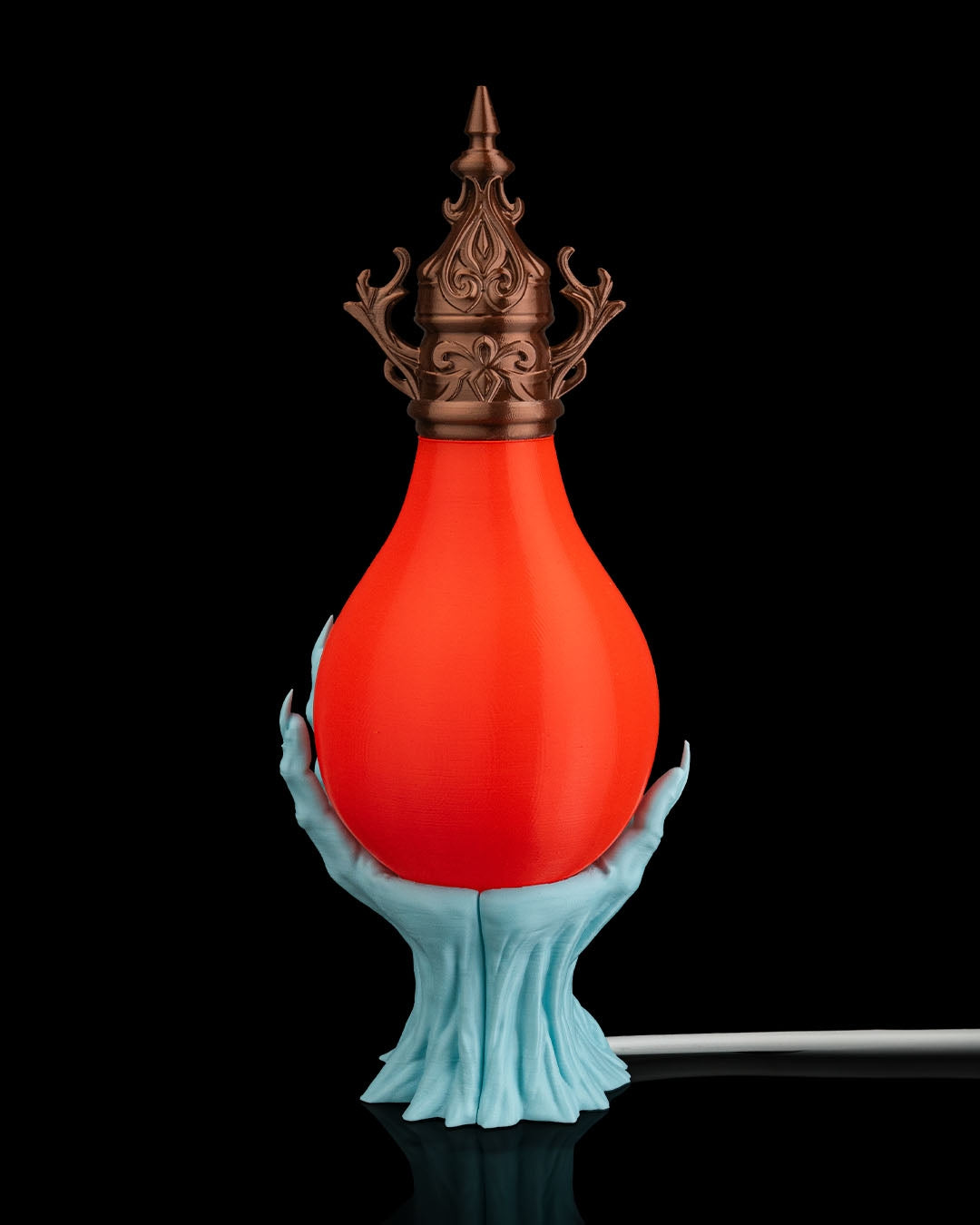 Last Grasp Table Lamp – Gothic Skeleton Hand Lamp | Spooky Halloween Horror Décor | Unique Creepy Table Light (26 cm)