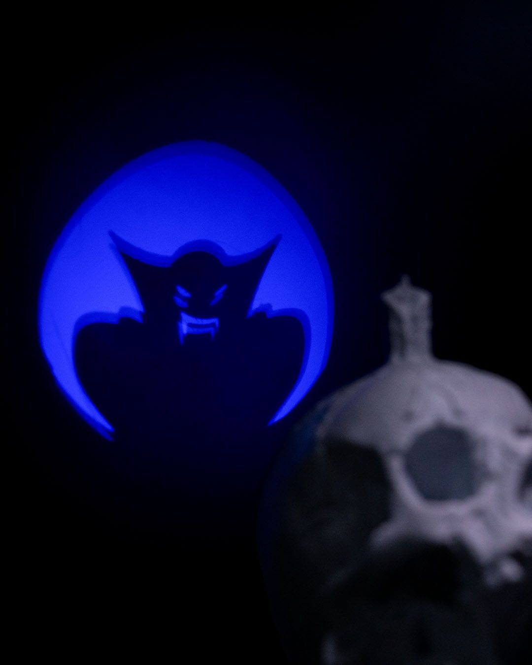 Skull Candle Halloween Light – Gothic Skull Lamp with Vampire Projection | 3D Printed Spooky Candle Décor with LED Glow