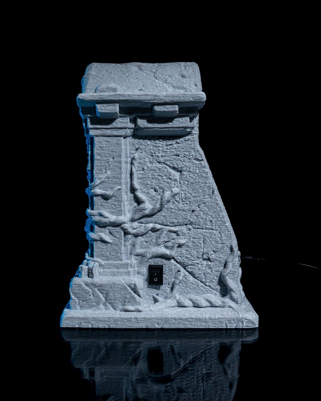 Haunted Tombstone Halloween Light – Grim Reaper Projection Lamp | 3D Printed Spooky Graveyard Décor with LED Glow
