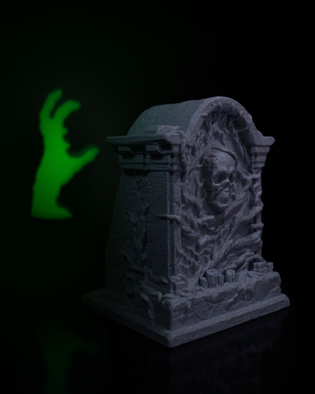 Haunted Tombstone Halloween Light – Grim Reaper Projection Lamp | 3D Printed Spooky Graveyard Décor with LED Glow