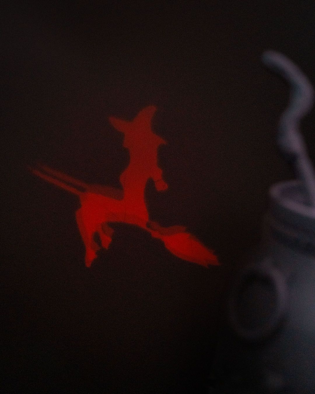 Witch’s Cauldron Halloween Light – Bubbling Cauldron Lamp with Bat Projection | 3D Printed Spooky Party Décor Centerpiece
