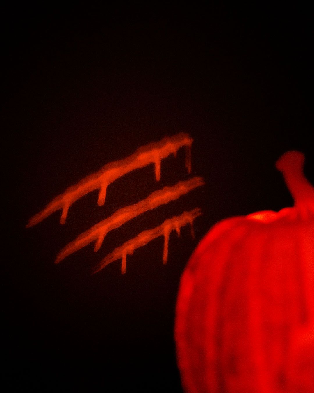 Carved Pumpkin Halloween Light – Creepy Jack-o’-Lantern Lamp | 3D Printed Spooky Pumpkin Décor with Glowing Projection