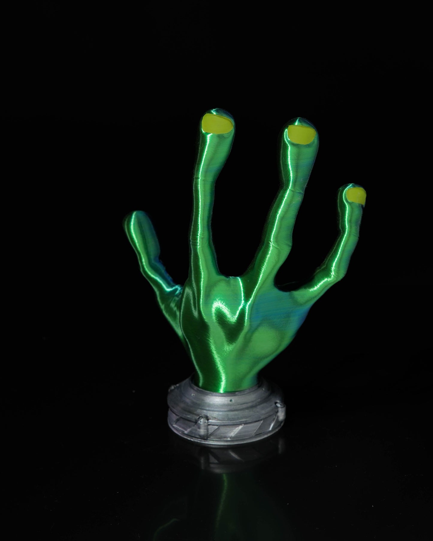 4-Finger Alien Hand Gaming Controller Holder Stand