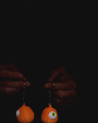 Pumpkin Eyeball Fidget Keychain – Creepy & Clickable!