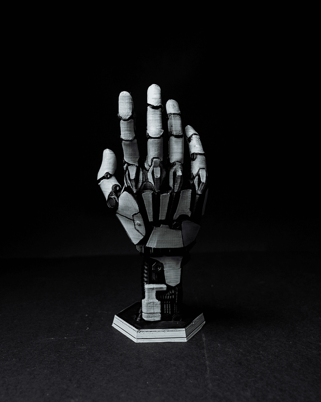 cybernetic hand controller holder – 3d printed futuristic robotic stand | gaming accessory for ps5 & xbox