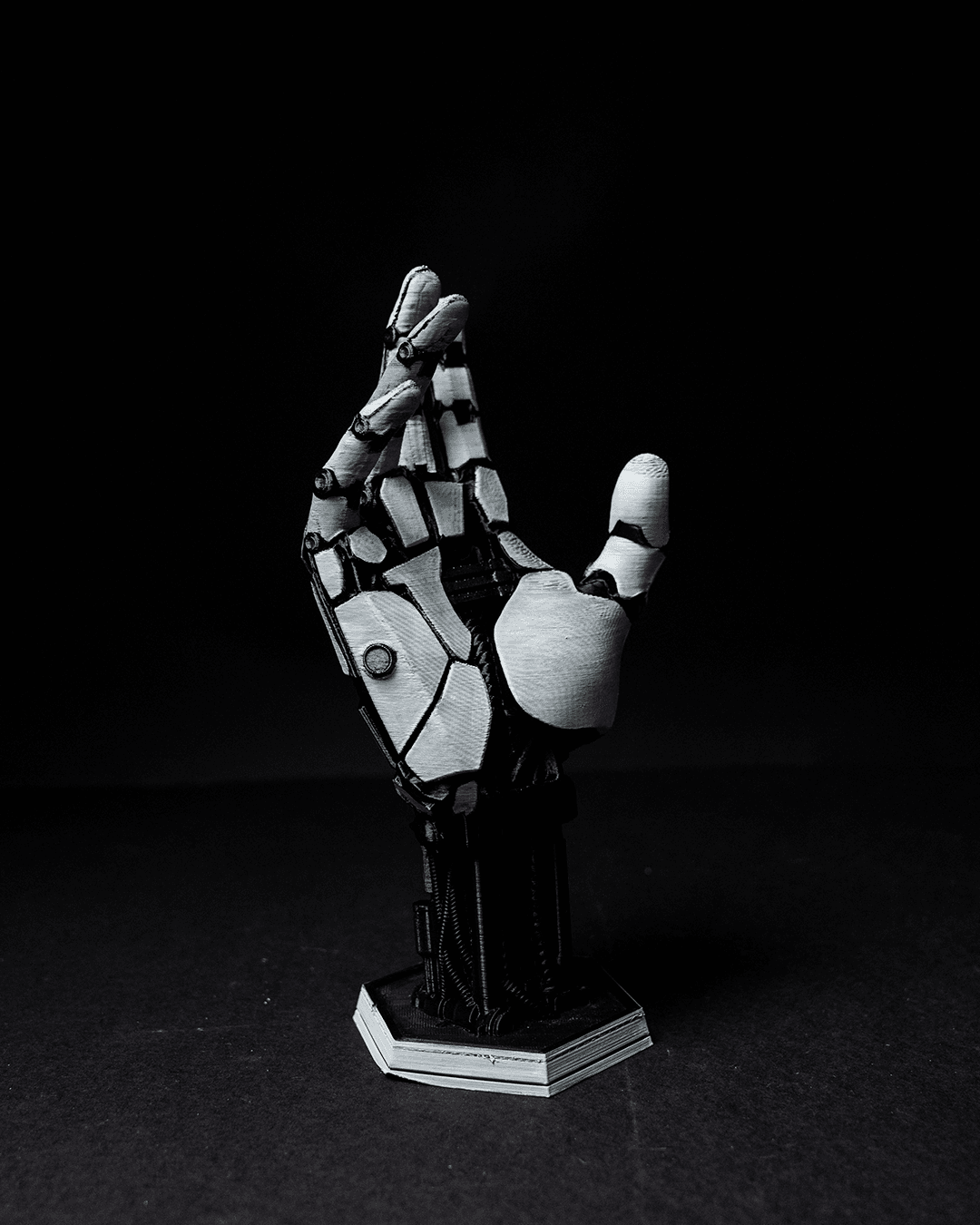 cybernetic hand controller holder – 3d printed futuristic robotic stand | gaming accessory for ps5 & xbox