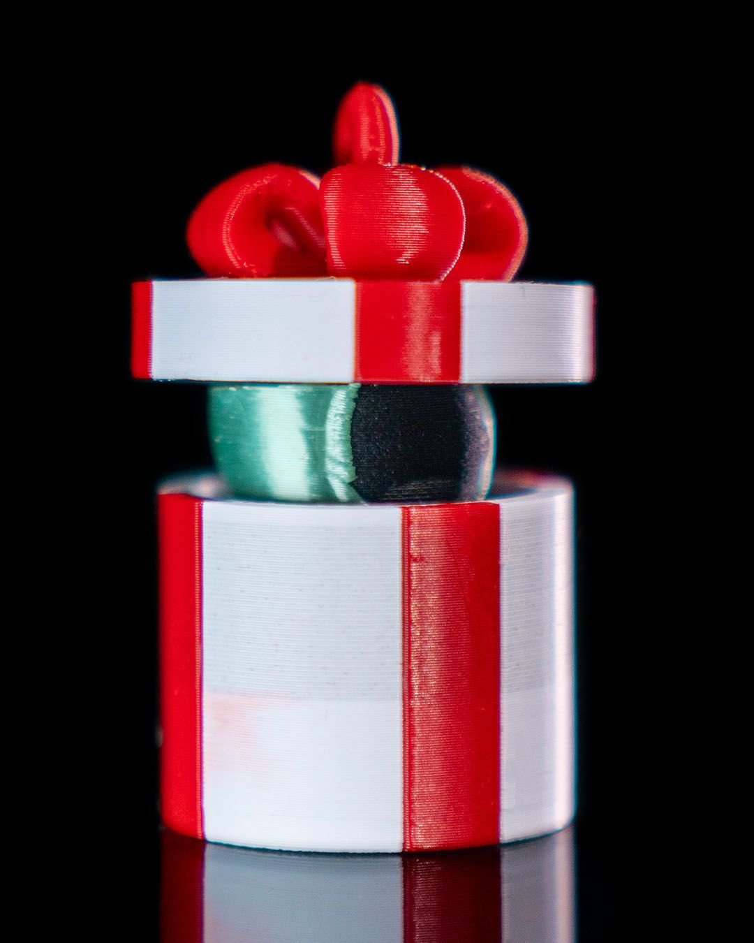 Christmas Gift Box Fidget Toy – Red and White Present Fidget for Holiday Stress Relief - Image 6