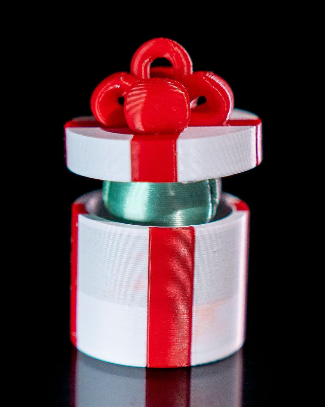 Christmas Gift Box Fidget Toy – Red and White Present Fidget for Holiday Stress Relief - Image 7