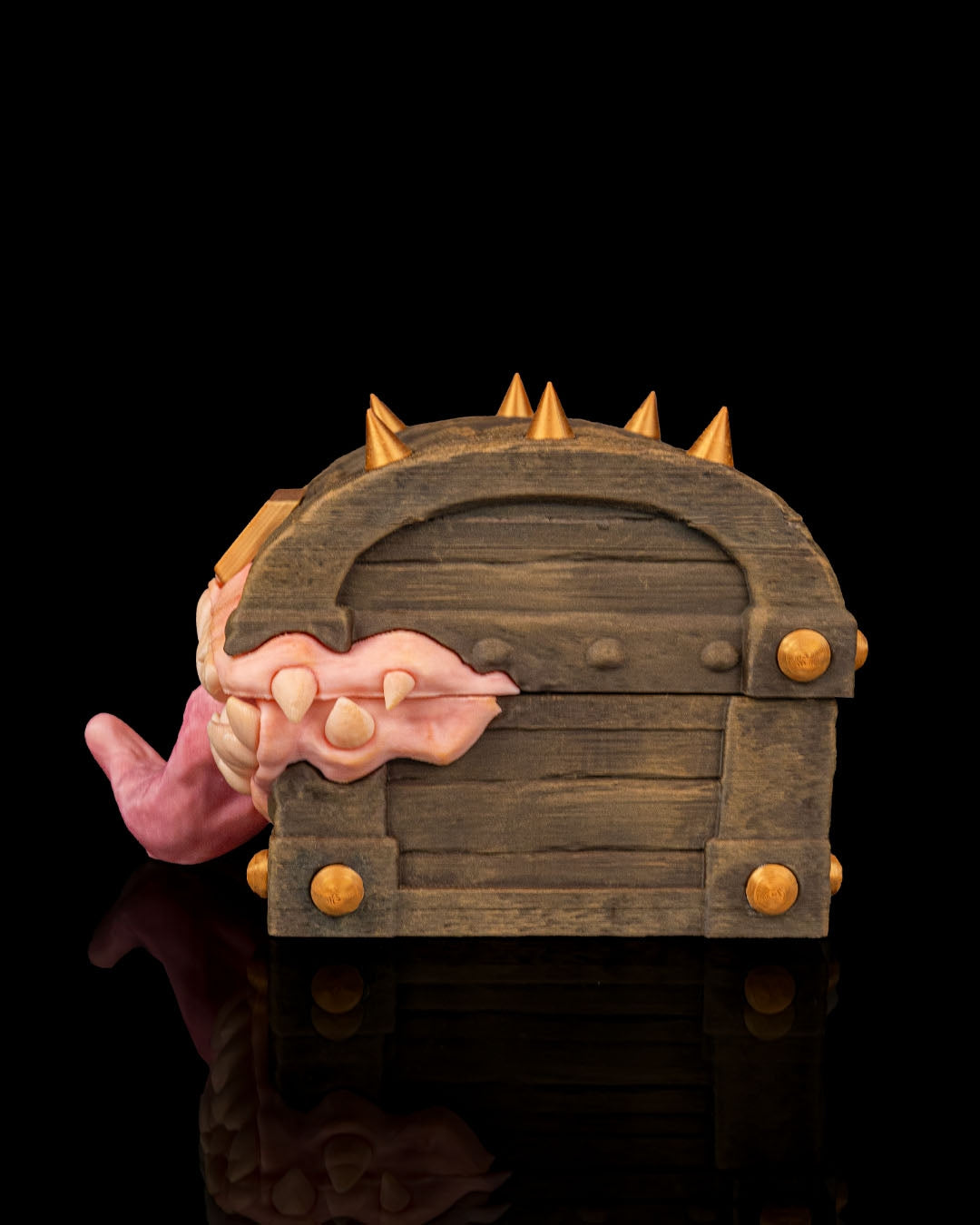 greedy chest monster deck box – 3d printed card storage with fangs & tongue | fantasy tcg box for magic, pokémon & yu gi oh!