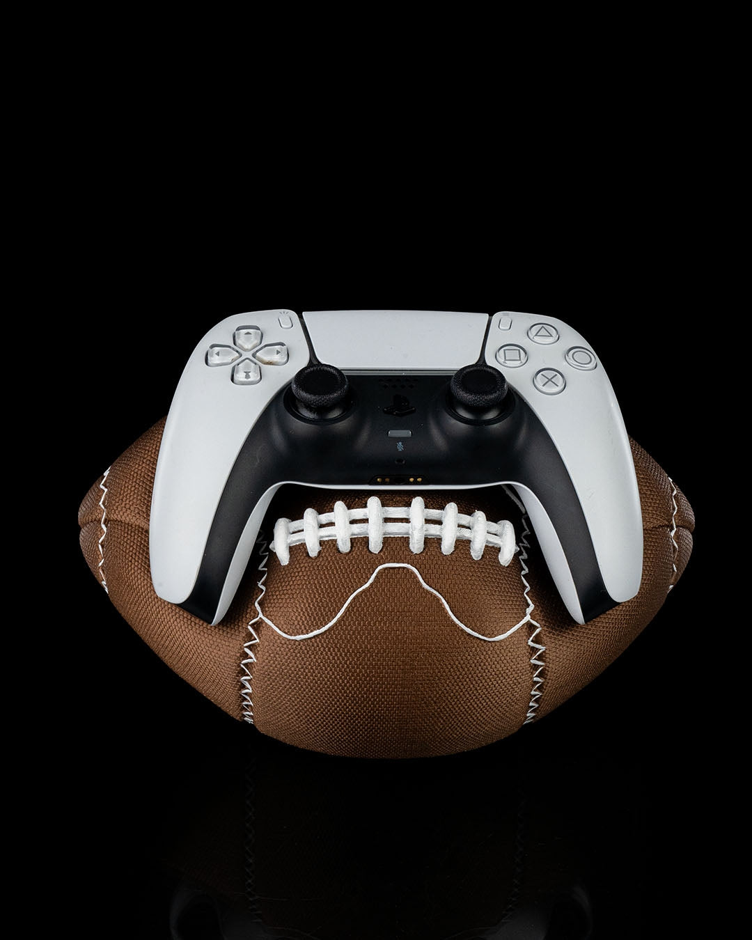 touchdown controller holder – 3d printed football stand | gaming accessory for ps5 & xbox controllers