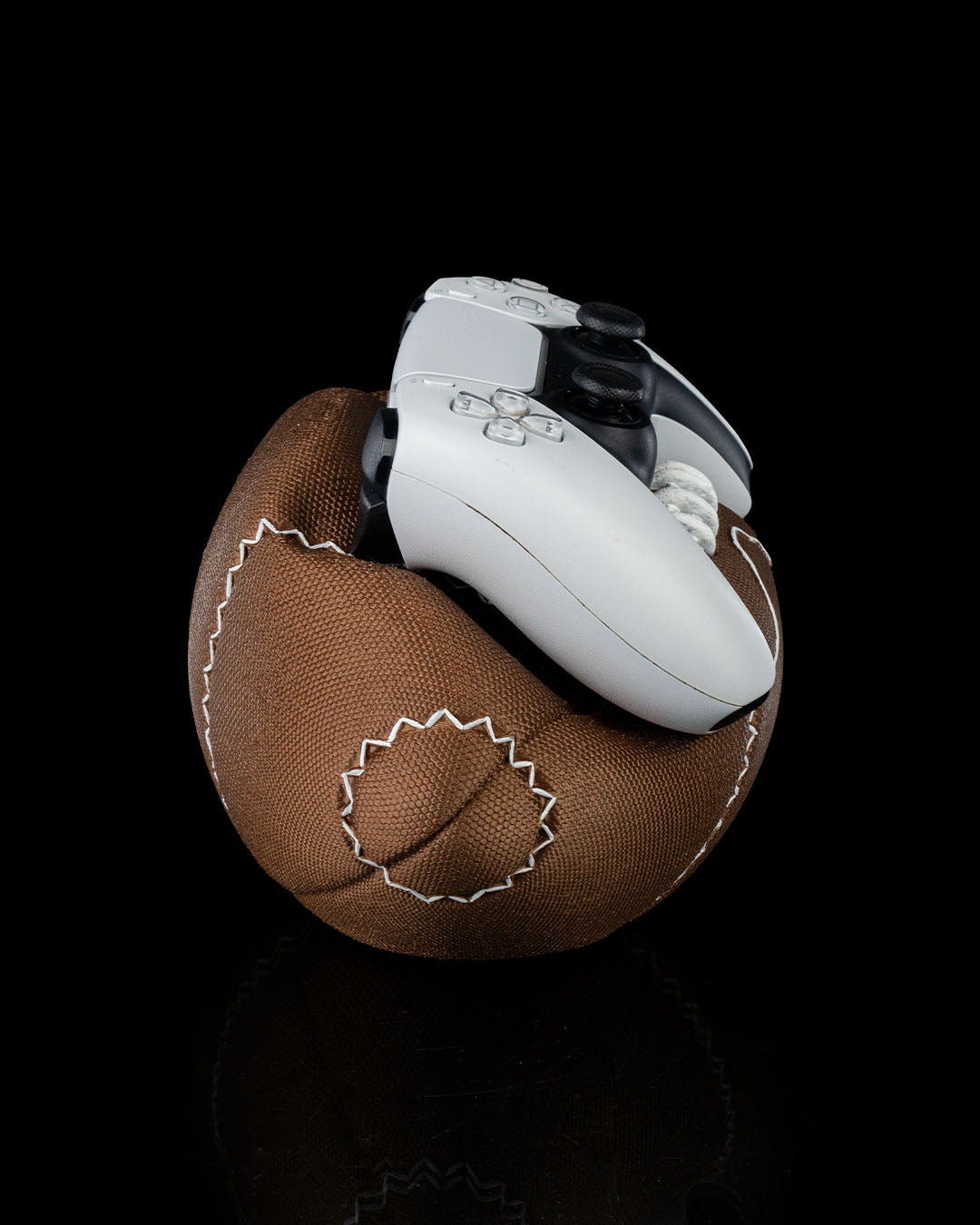 touchdown controller holder – 3d printed football stand | gaming accessory for ps5 & xbox controllers