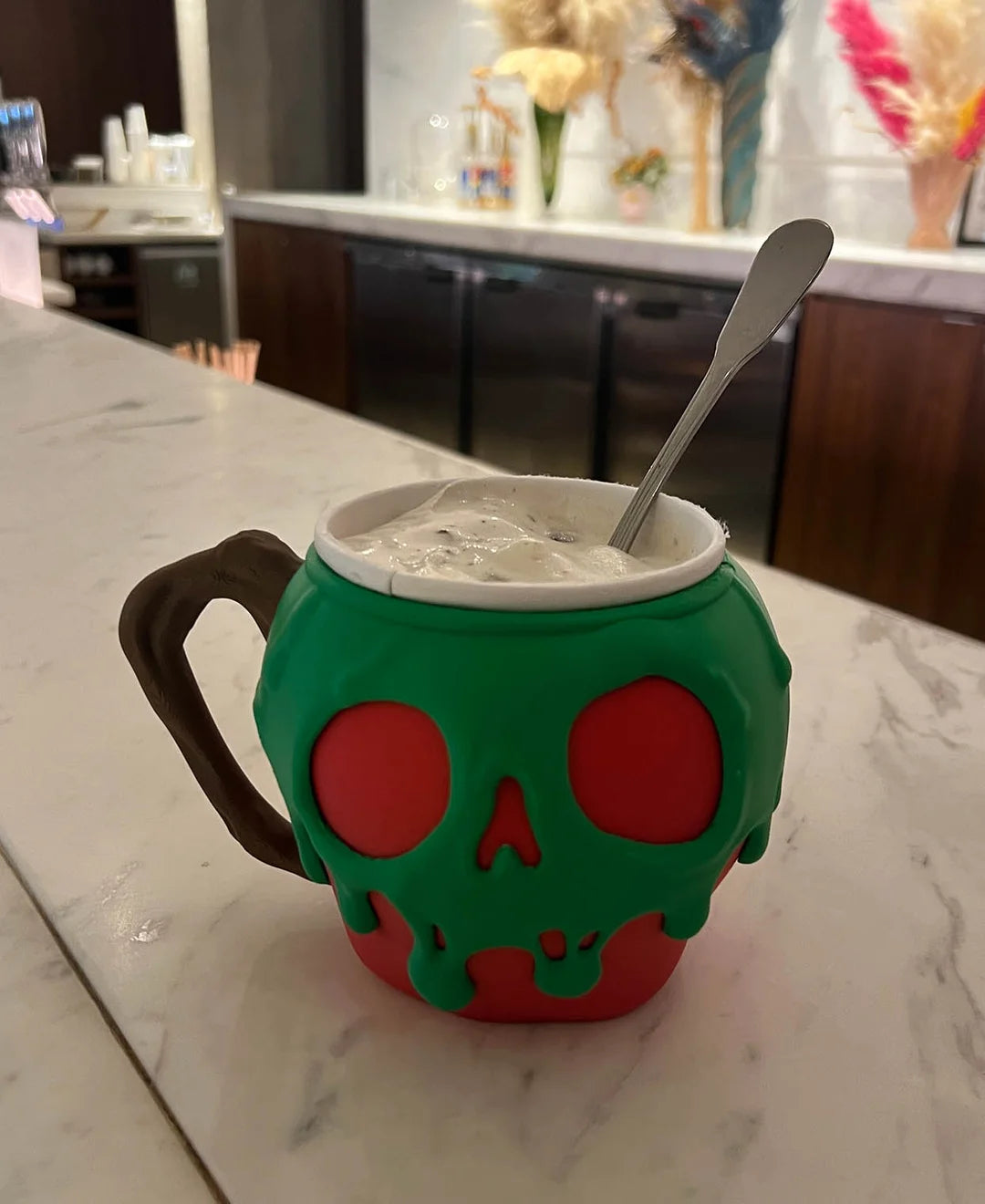 poison apple ice cream pint holder – 3d printed cozy with skull design | spooky fairytale cup | left or right handle