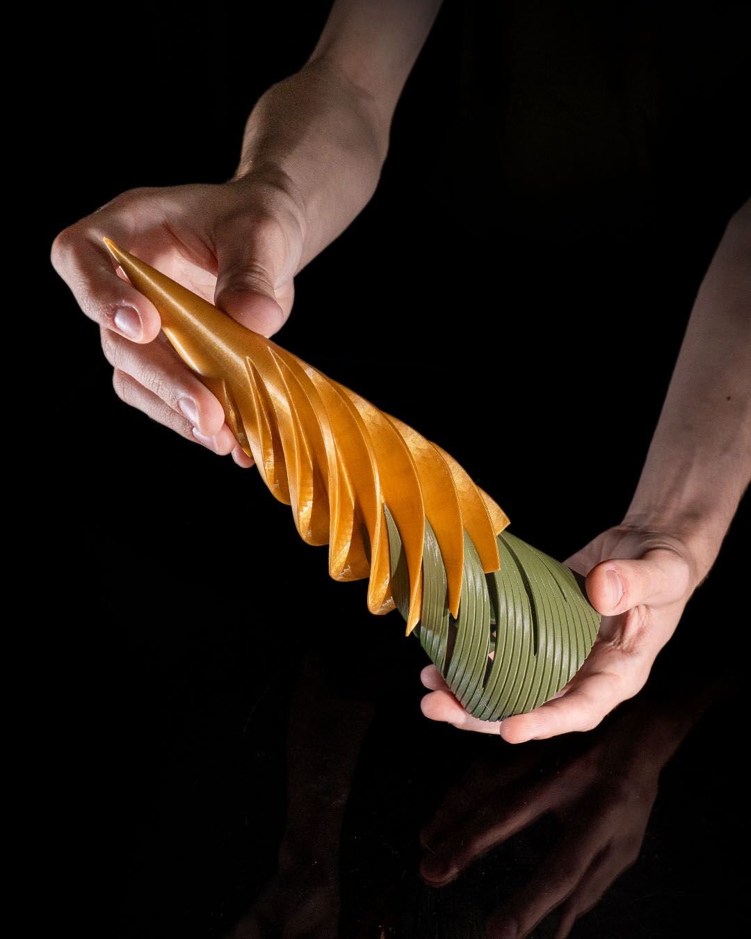 Endless Swirling Tree – 3D Printed Christmas Tree Decoration with Removable Star Topper - Image 4