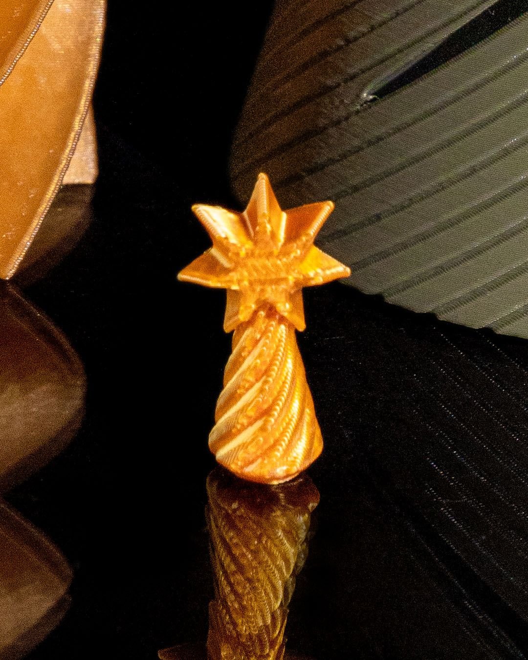 Endless Swirling Tree – 3D Printed Christmas Tree Decoration with Removable Star Topper - Image 7